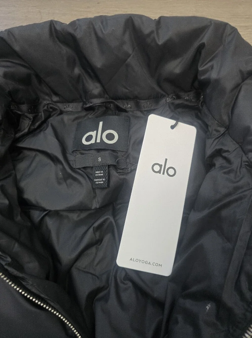 Alo Yoga Cropped Atmosphere Puffer Black New With Tags Athleisure Comfy